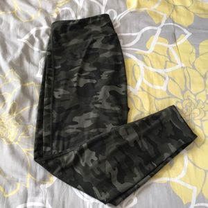 Danskin XL Camo Leggings